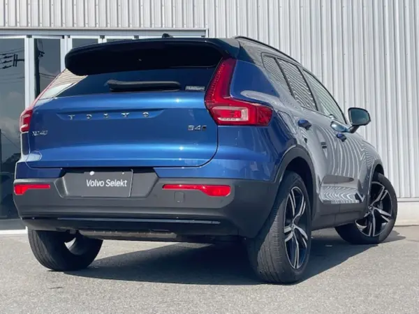 2021 Volvo Xc40 — photo 2