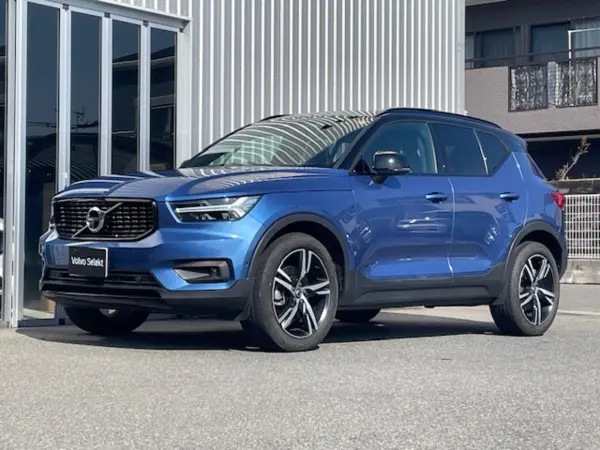 Volvo XC40 B4 AWD R Design 4WD Certified Used Car - Panoramic Glass Sunroof, Harman Kardon, Heated Seats, Heated Steering Wheel, 360° Camera, Genuine Leather Shift Knob, Adaptive Cruise Control, Power Tailgate, Keyless Entry, Non-Smoking Vehicle (Bursting Blue Metallic) — photo 8