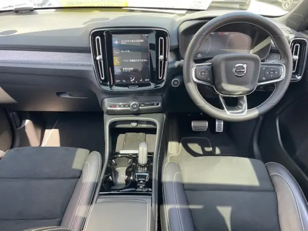 2021 Volvo Xc40 — photo 3