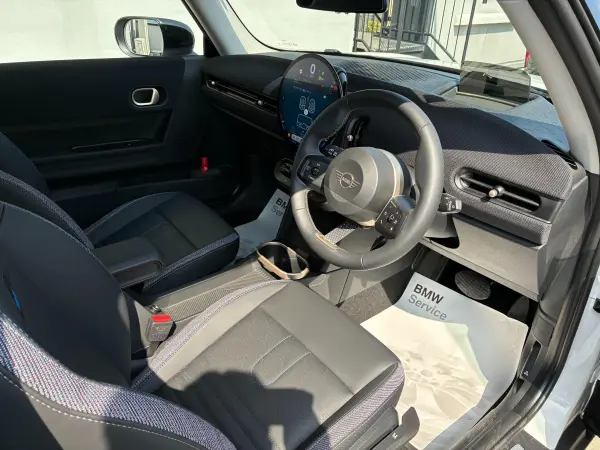 Mini Cooper C 3-door DCT — photo 9