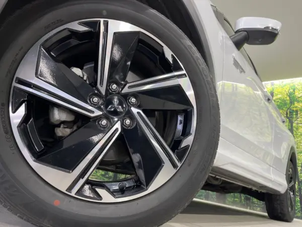 Mitsubishi Eclipse Cross PHEV 2.4 P 4WD with Surround View Camera, Collision Mitigation, Radar Cruise, Non-Smoking, Dashcam, Corner Sensors, Smart Key, LED Headlights, ETC, Genuine 18-inch AW, Auto High Beam, Lane Departure Warning (White Diamond) — photo 8