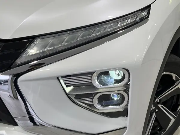 Mitsubishi Eclipse Cross PHEV 2.4 P 4WD with Surround View Camera, Collision Mitigation, Radar Cruise, Non-Smoking, Dashcam, Corner Sensors, Smart Key, LED Headlights, ETC, Genuine 18-inch AW, Auto High Beam, Lane Departure Warning (White Diamond) — photo 9