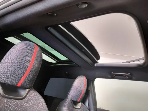 Mini Mini John Cooper Works 3-door DCT One Owner L Package Panoramic Glass Sunroof Harman Kardon Speakers Privacy Glass Power Seats Interior Camera 18-inch AW Surround View Camera LED Headlights HDD Navigation ACC (Nanoq White) — photo 7