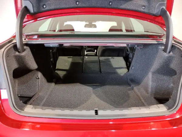 BMW 3 Series 320i M Sport — photo 9