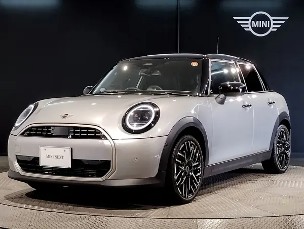 Mini Cooper C 5-Door DCT Former Demo Car Favourite Trim M Package Beskin Night Shade Blue Seats Harman Kardon Speakers Power Seats Privacy Glass Genuine 18-inch Alloy Wheels Steering Heater (Melting Silver)