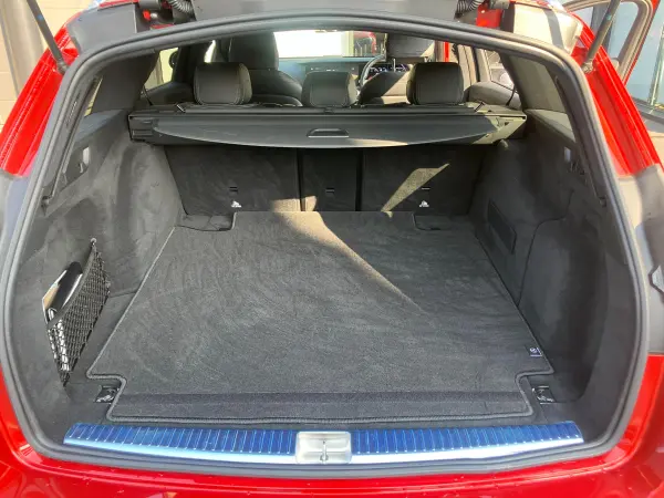 Mercedes-Benz E-Class Wagon E200 Sport (BSG equipped model) Radar Safety Package / Power Seats with Memory / Seat Heaters / Power Rear Gate / Dynamic Select / ETC2.0 / Active Parking Assist / Active Lane Keeping Assist (Hyacinth Red) — photo 9