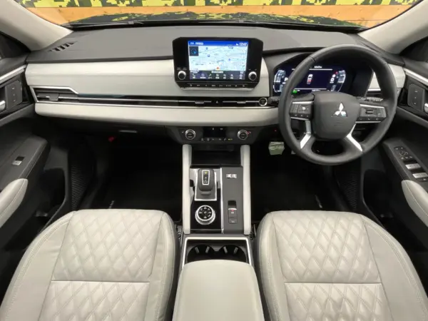 2022 Mitsubishi Outlander — photo 2 | Tuminion Kenya