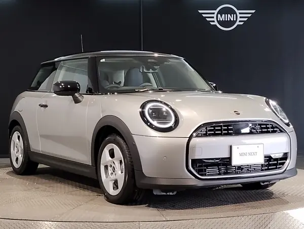 Mini Cooper C 3-Door DCT Classic Trim Adaptive LED Headlights Backup Camera Active Cruise Control Front/Rear PDC Sensors Comfort Access Apple CarPlay Android Auto Mirror-Type ETC Former Demo Rental (Melting Silver III) — photo 7