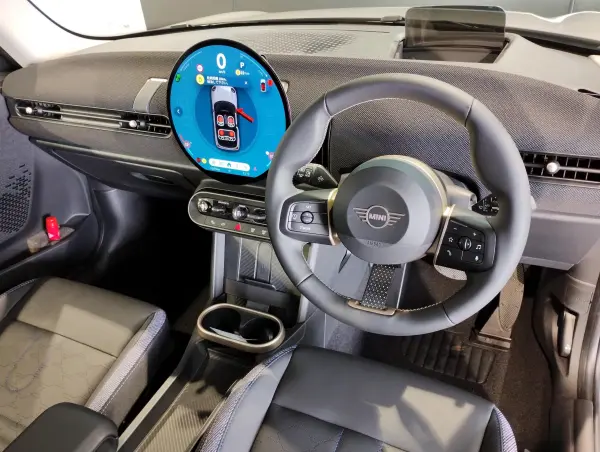 Mini Cooper C 3-Door DCT Classic Trim Adaptive LED Headlights Backup Camera Active Cruise Control Front/Rear PDC Sensors Comfort Access Apple CarPlay Android Auto Mirror-Type ETC Former Demo Rental (Melting Silver III) — photo 8