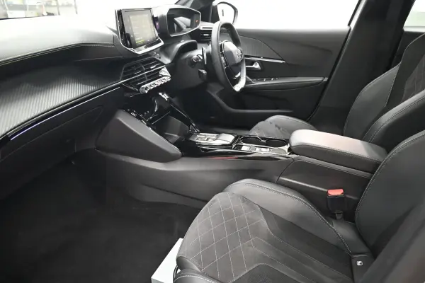 2022 Peugeot 208 — photo 2