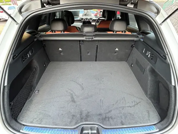 Mercedes-Benz GLC220 d 4MATIC (ISG) AMG Line Package Diesel Turbo 4WD MP202502 Radar Safety Package Ambient Light LED Headlights Seat Heater Memory Power Seats 360° Camera System (Opaque White) — photo 7