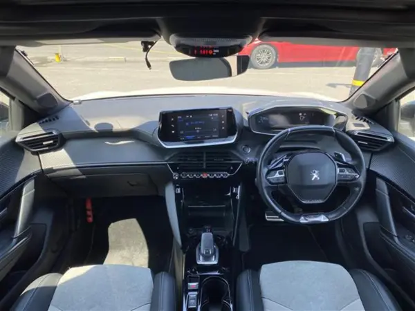 2021 Peugeot 208 — photo 3