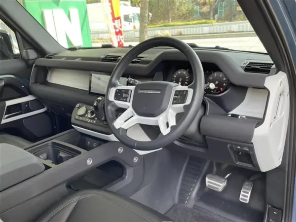 2022 Landrover Defender — photo 2