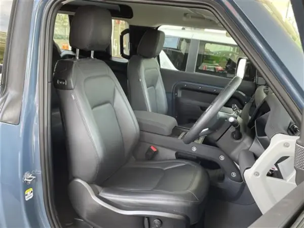 2022 Landrover Defender — photo 3