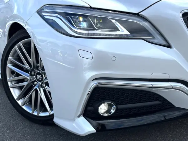 Toyota Crown 2.0 RS Late Model Safety Sense Blind Spot Monitor Genuine 12.3-inch Navigation Backup Camera Triple LED Headlights Power Seats Seat Heaters Genuine 18-inch AW Leather-wrapped Steering Wheel Steering Heater Non-smoking Car (Precious White Pearl) — photo 8