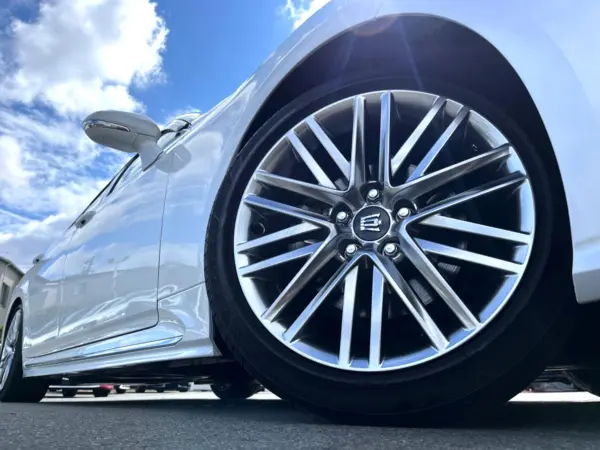 Toyota Crown 2.0 RS Late Model Safety Sense Blind Spot Monitor Genuine 12.3-inch Navigation Backup Camera Triple LED Headlights Power Seats Seat Heaters Genuine 18-inch AW Leather-wrapped Steering Wheel Steering Heater Non-smoking Car (Precious White Pearl) — photo 9