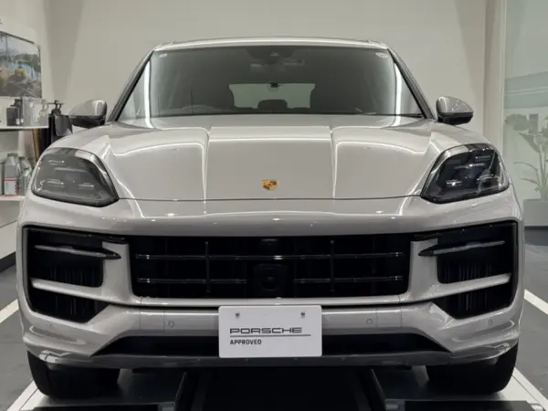 2023 Porsche Cayenne — photo 2