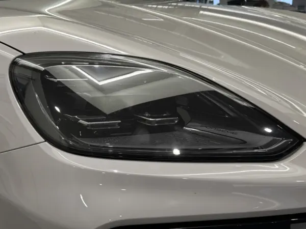 2023 Porsche Cayenne — photo 3