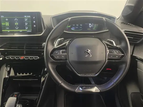 2022 Peugeot 208 — photo 2