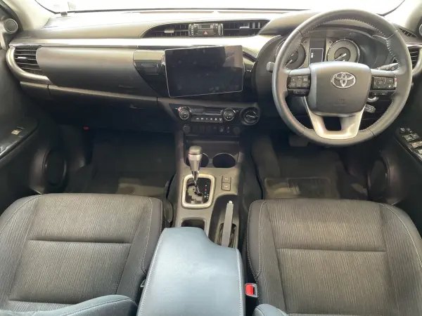 2022 Toyota Hilux — photo 3