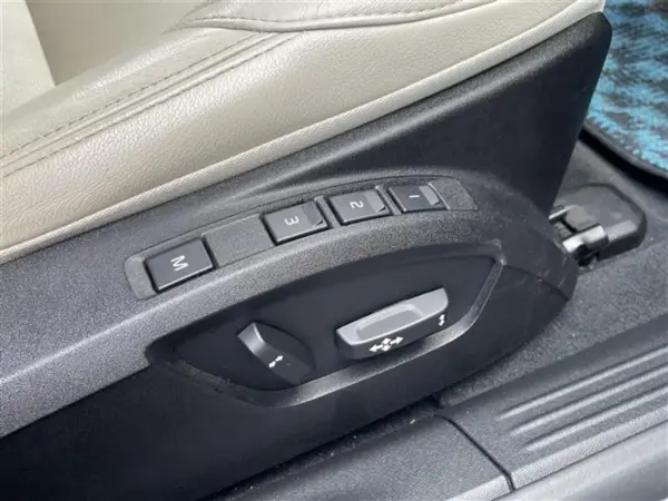 2020 Volvo V40 — photo 2