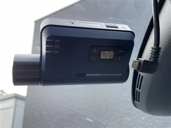 2020 Volvo V40 — photo 3