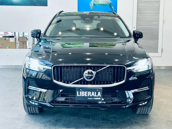 Volvo XC60 B5 AWD Momentum 4WD Panoramic Sunroof ACC Genuine Navigation 360° Apple CarPlay Genuine 18-inch AW LED Headlights Power Tailgate Wireless Charging Black Leather Memory Power Seats Seat Heater Steering Heater Roof Rails BLIS (Onyx Black Metallic) — photo 8