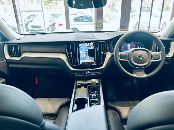 2022 Volvo Xc60 — photo 2