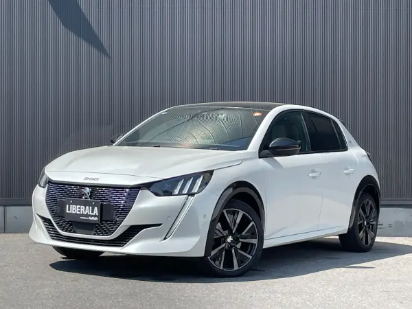 Peugeot 208GT Non-Smoking Genuine Display Audio Apple CarPlay Backup Camera Seat Heater Blind Spot Monitor Half Leather Seat ETC Paddle Shift Wireless Charger Spare Key (Pearl White) — photo 9