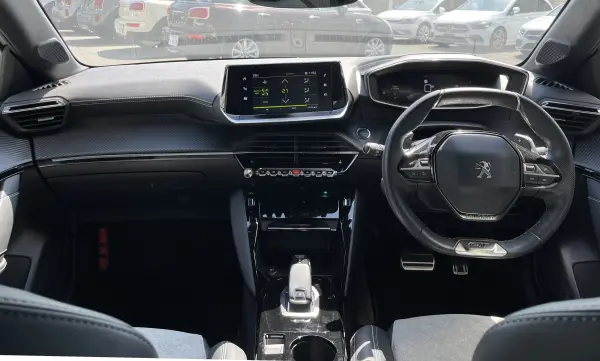 2021 Peugeot 208 — photo 2