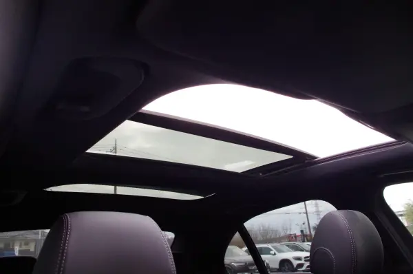 Mercedes-Benz E-Class E200 Sport (BSG Model) AMG Line Interior Package Exclusive Package Panorama Sunroof Genuine Navigation Apple CarPlay 360° Camera Wireless Charging Black Leather Power Seats Seat Heater HUD Burmester Dash Cam ETC LED Lights Genuine 19-inch Alloy Wheels (Polar White) — photo 7