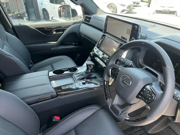2025 Lexus Lx — photo 3