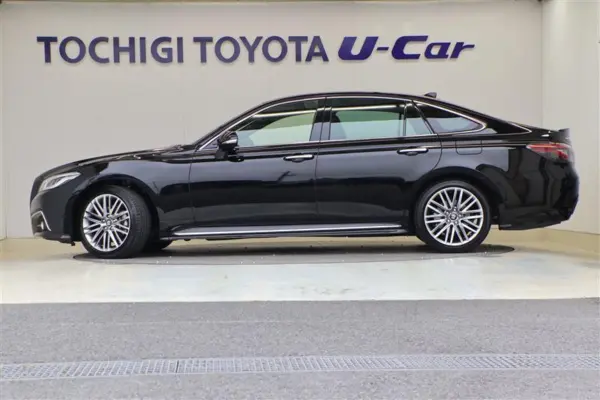 2021 Toyota Crown — photo 2