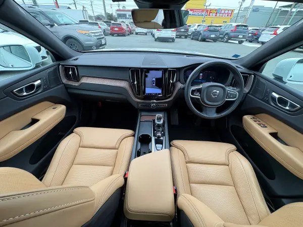 2022 Volvo Xc60 — photo 2