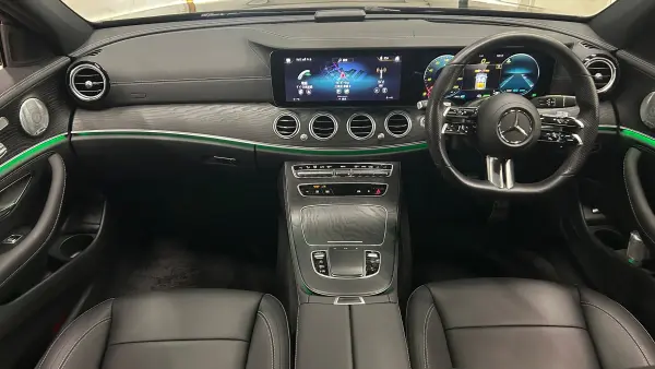 Mercedes-Benz E-Class E200 Sport (BSG Model) Our Trade-in Vehicle Panoramic Sliding Roof AMG Interior Package Exclusive Package Memory Power Seats Radar Safety (Obsidian Black) — photo 7