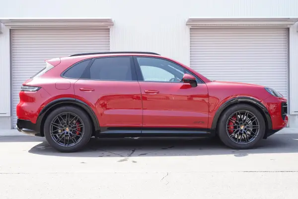 2024 Porsche Cayenne — photo 2