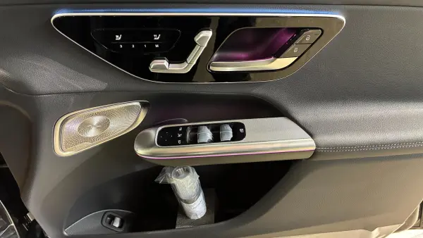 Mercedes-Benz GLC220 d 4MATIC (ISG) AMG Line Package Diesel Turbo 4WD MP202502 Rear Axle Steering AIRMATIC Suspension Steering Heater Head-Up Display Seat Ventilation (Seat Heater Function) (Driver and Passenger Seats) Burmester Surround Sound (Graphite Grey) — photo 9