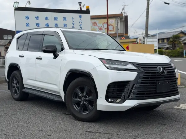 Lexus LX600 Offroad 4WD Mark Levinson Rear Entertainment Red Leather HUD Power Back Door Digital Mirror 7-Seater (White)