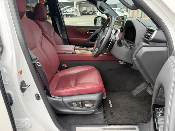 Lexus LX600 Offroad 4WD Mark Levinson Rear Entertainment Red Leather HUD Power Back Door Digital Mirror 7-Seater (White) — photo 7