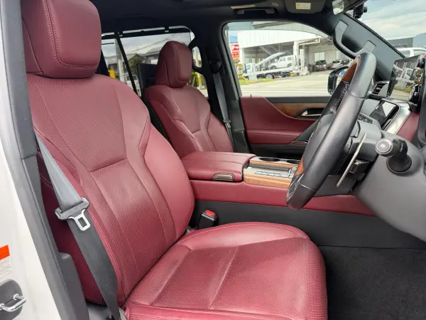 Lexus LX600 Offroad 4WD Mark Levinson Rear Entertainment Red Leather HUD Power Back Door Digital Mirror 7-Seater (White) — photo 8