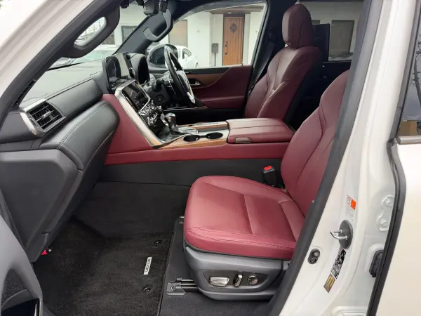Lexus LX600 Offroad 4WD Mark Levinson Rear Entertainment Red Leather HUD Power Back Door Digital Mirror 7-Seater (White) — photo 9