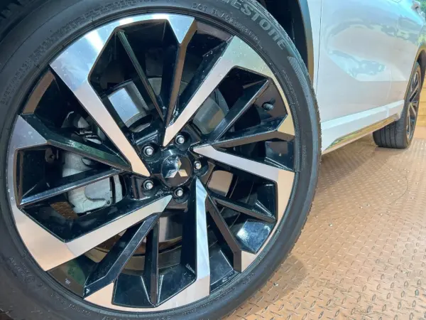 Mitsubishi Outlander PHEV 2.4 P 4WD Non-Smoking Car Sunroof 9-inch Navigation BOSE Sound Power Rear Gate MyPilot Seat Heater Roof Rails Blind Spot Monitor Head-Up Display Paddle Shift Genuine 20-inch Alloy Wheels LED Headlights (White Diamond) — photo 9