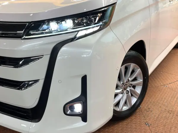 Toyota Noah 2.0 Z — photo 8