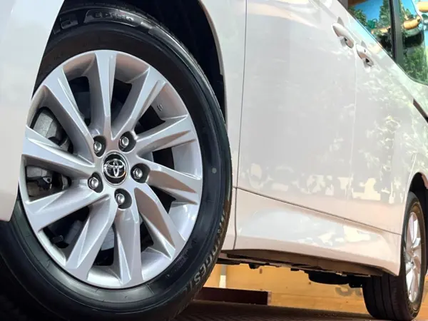 Toyota Noah 2.0 Z — photo 9