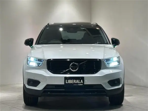 Volvo XC40 T4 AWD R-Design 4WD Genuine Navigation 360° Camera CarPlay Active Cruise Control Lane Keep Assist Parking Assist Harman Kardon Memory Power Seat Seat Heater Steering Heater (Crystal White Pearl) — photo 9