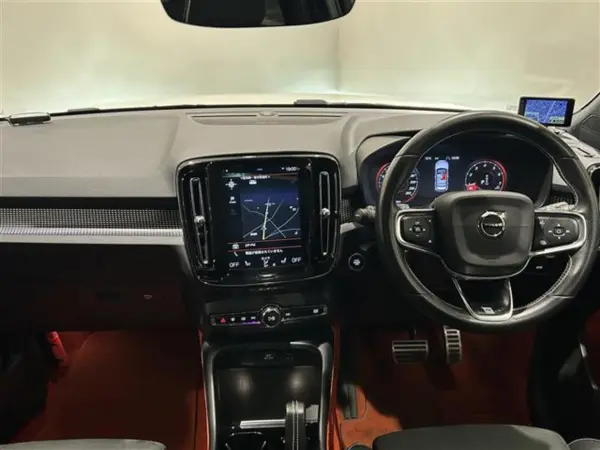 2020 Volvo Xc40 — photo 2