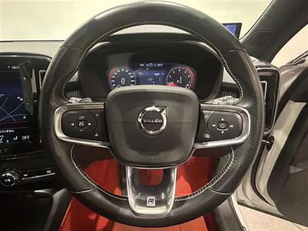 2020 Volvo Xc40 — photo 3