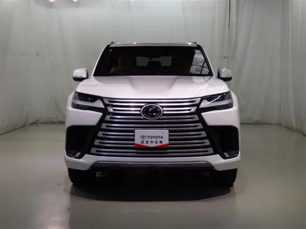 2022 Lexus Lx — photo 2