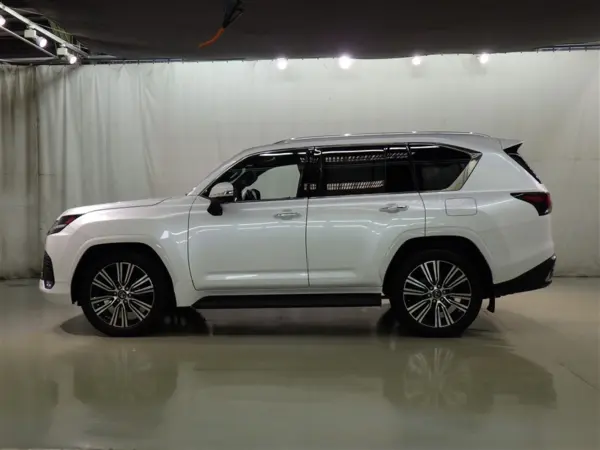 2022 Lexus Lx — photo 3