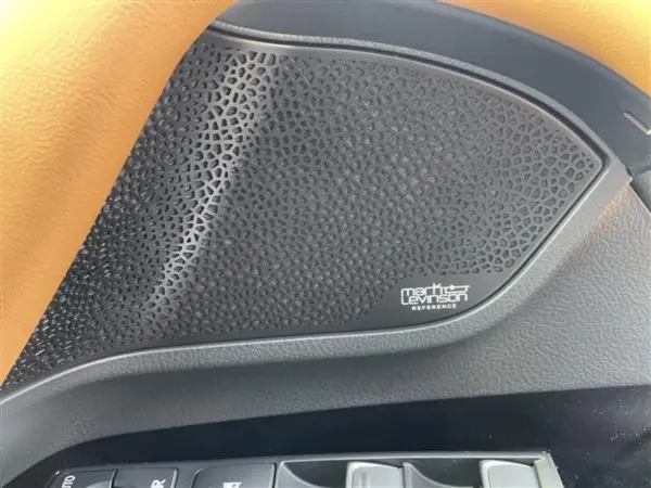 2025 Lexus Lx — photo 2